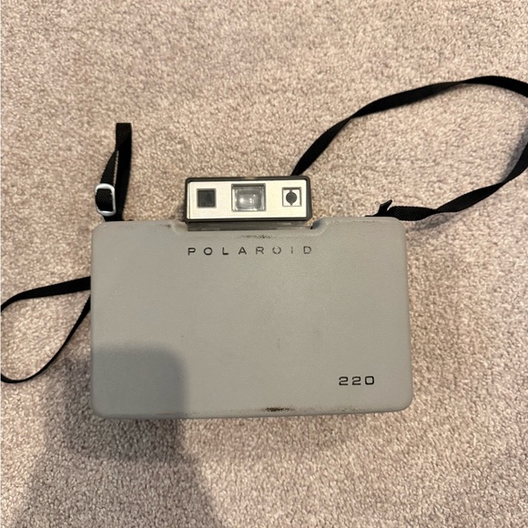 POLAROID 220 LAND CAMER AUTOMATIC - Picture 1 of 2
